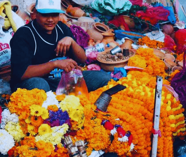 Selling flowers and other stuff during Tihar