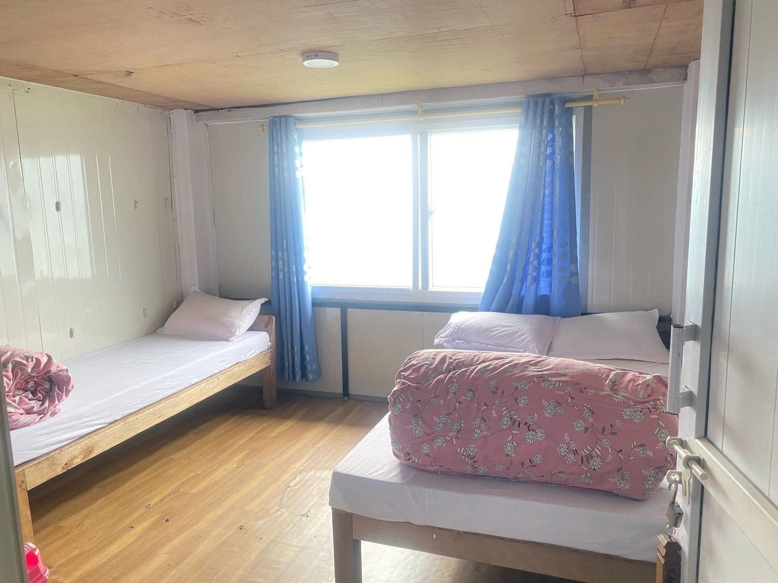 accomodation in teahouse