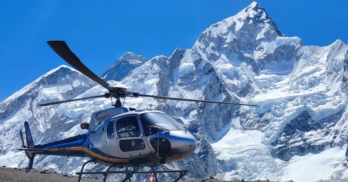 Everest helicopter tour with Mount Everest and Himalayan peaks